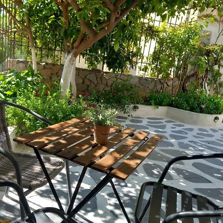 Studio In Garden Poros Town Luaran gambar