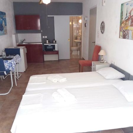 Studio In Garden Poros Town Luaran gambar