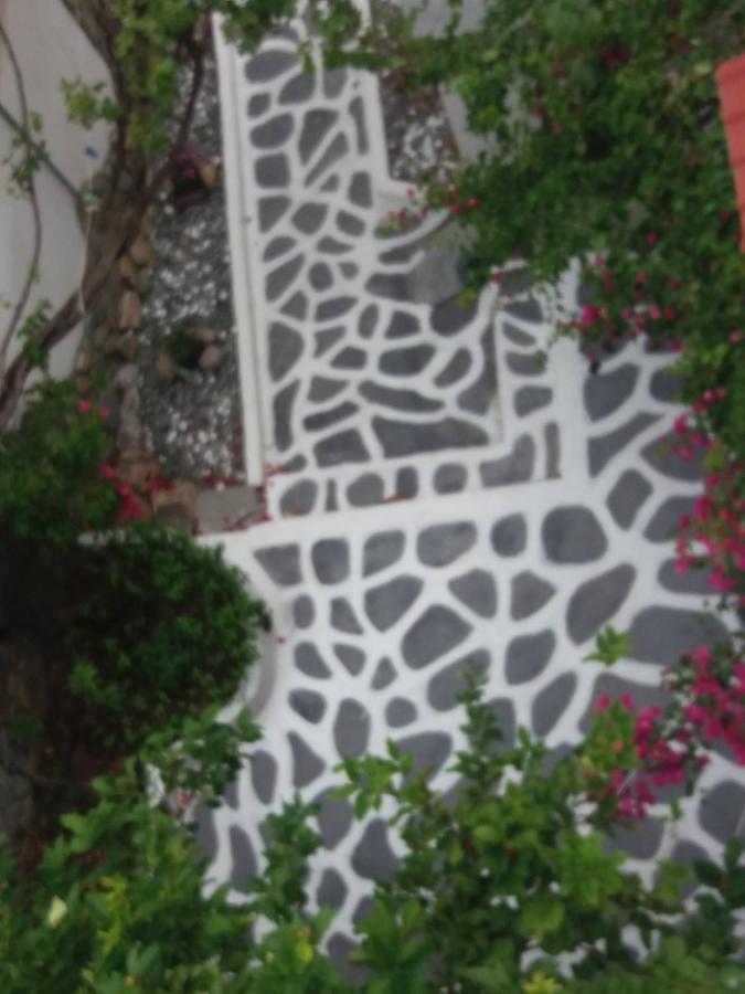 Studio In Garden Poros Town Luaran gambar