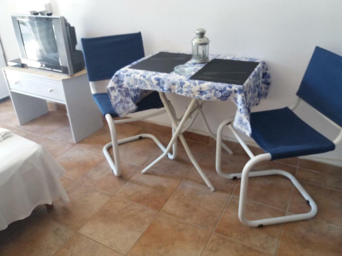Studio In Garden Poros Town Luaran gambar