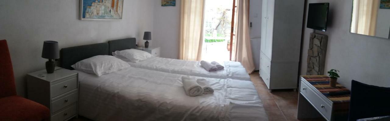 Studio In Garden Poros Town Luaran gambar