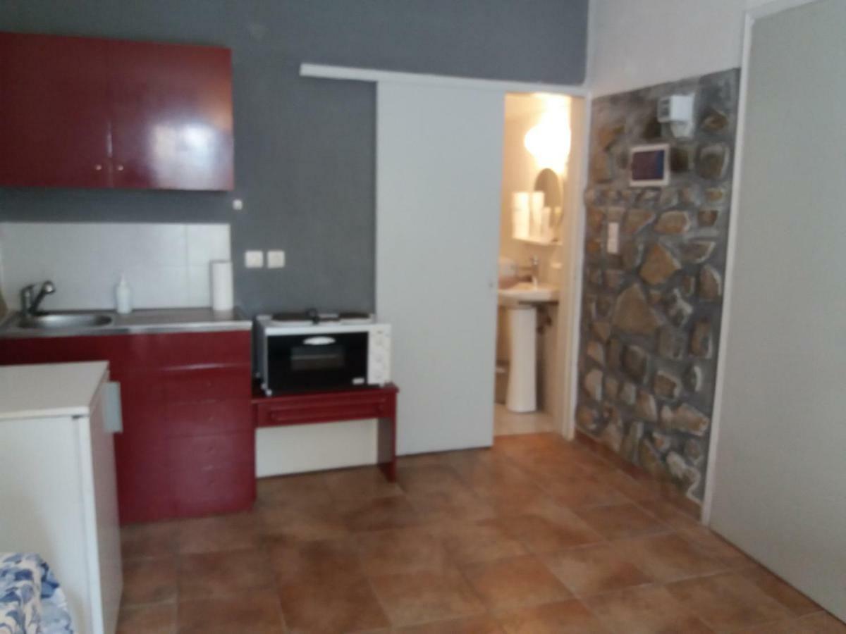 Studio In Garden Poros Town Luaran gambar